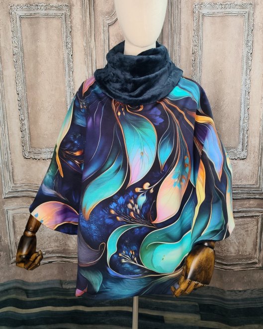 Poncho bleu marine imprimé feuillage