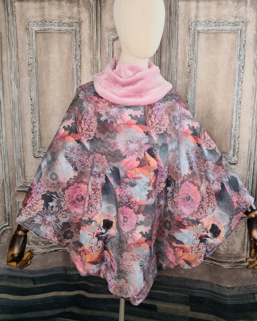 Poncho gris et rose, doublure polaire