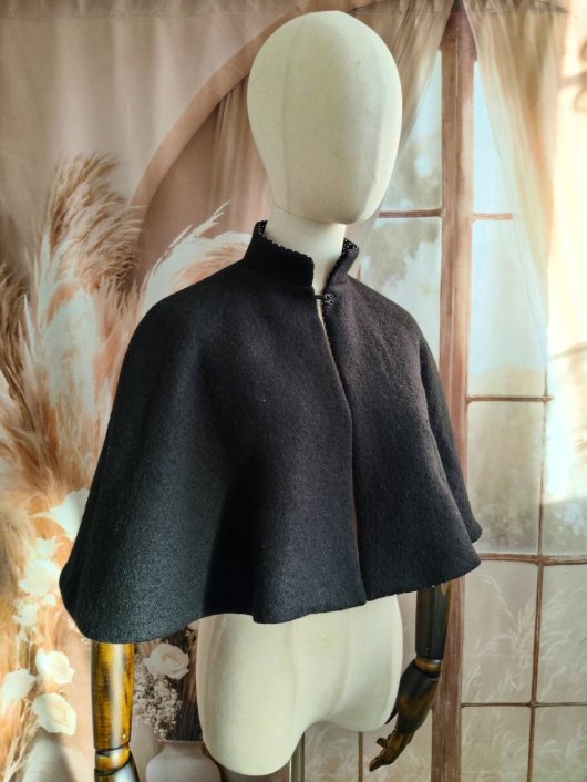 RESERVE - Capeline en laine noire et coton noir à pois