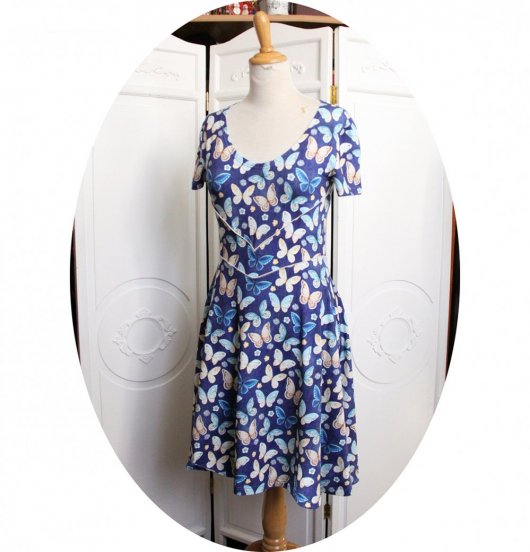 Robe bleue cintrée en jersey coton bleu imrimé de papillons