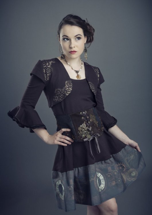 Robe courte evasée marron à manches trois quart en jersey de coton marron uni et coton imprimé horloge et rouages steampunk bronze