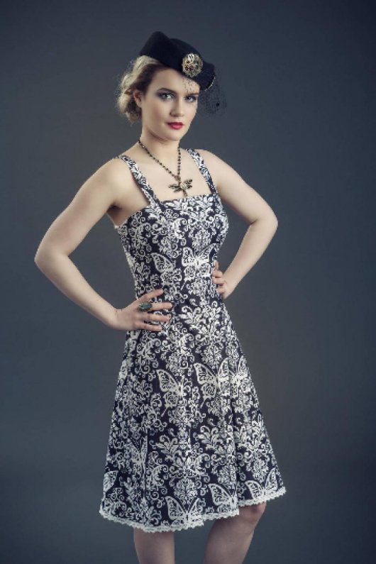 Robe dété Papillon Baroque robe cintrée et evasee sans manches à bretelles en coton imprimé noir et blanc