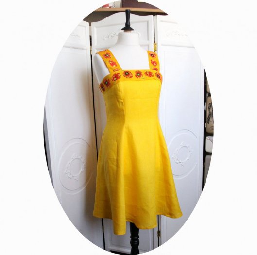 Robe pur lin jaune aec bandeau et bretelles coquelicot rouge