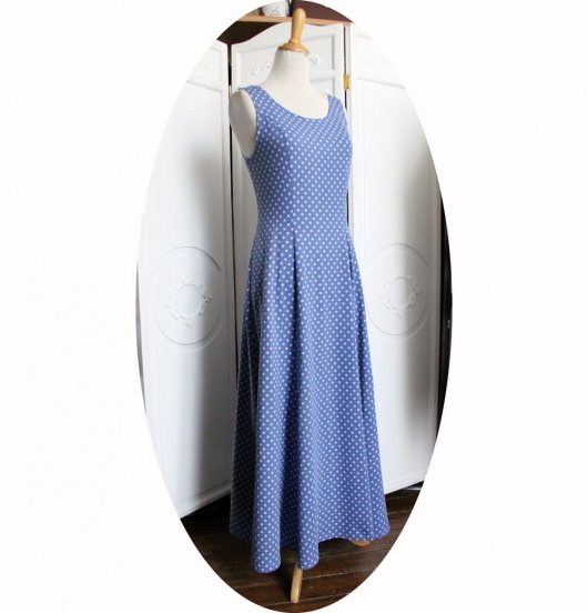 Robe longue et évasée bleue à pois en jersey de coton