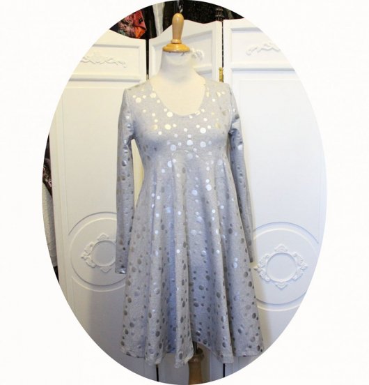 Robe taille haute courte à manches longues et jupe évasée en maille jersey de coton gris à pois argent