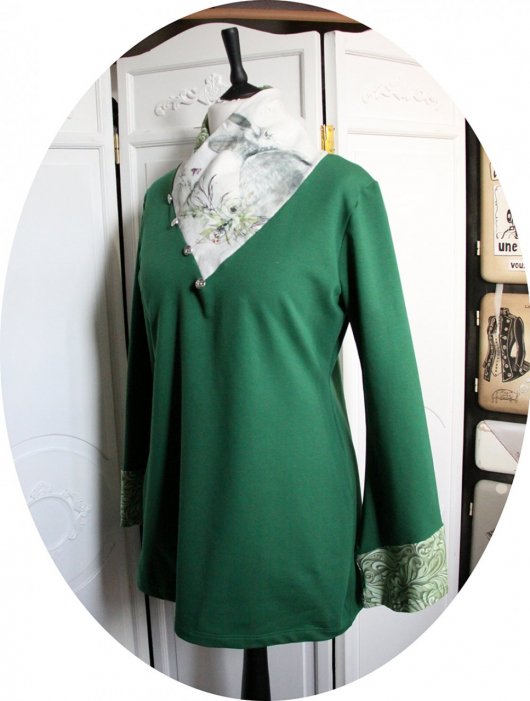 Tunique longue à col écharpe et manches longues en maille coton verte col en lin lapin