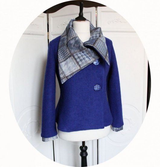 Veste croisée bleu indigo à grand col en tissu couleurs jean pied de poule