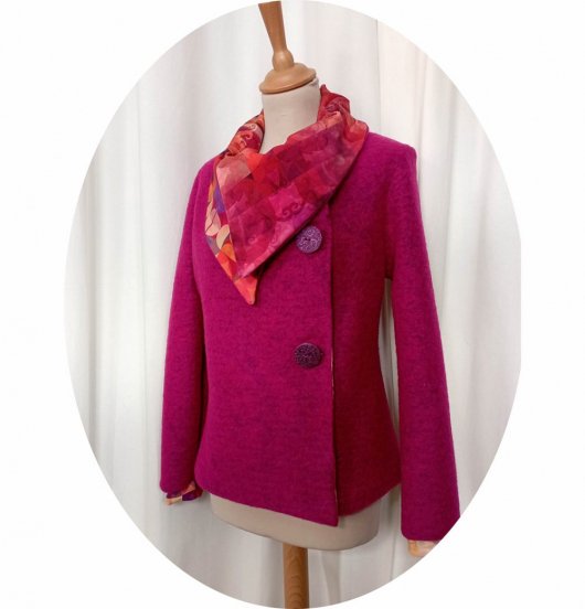 Veste croisée rose fuchsia chiné à grand col en jersey imprimé coloré
