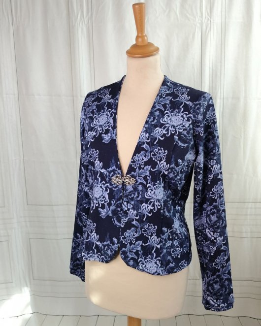 Veste gilet à manches longues bleu marine chrysanthèmes