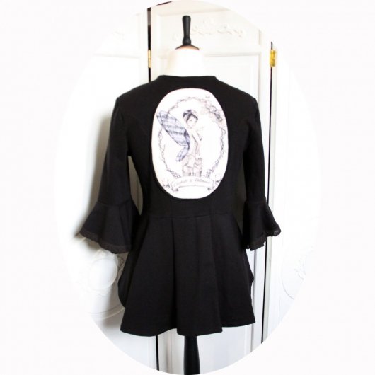 Veste queue de pie noire en maille coton à manches trois quart volantée et motif fée clochette