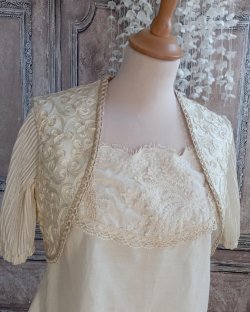Boléro ivoire en dentelle et broderie anglaise vintage T38