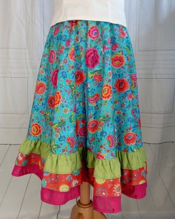 RESERVEE - Jupe qui tourne bleu turquoise à fleurs et pantacourt