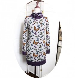 Robe sweatshirt col montant en molleton gris imprimé de papillons et détails mauve