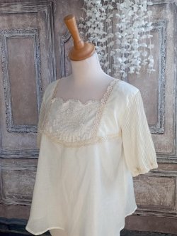 Blouse ivoire en dentelle et broderie anglaise vintage