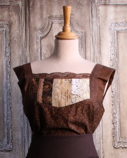 Blouse marron en patchwork et dentelle