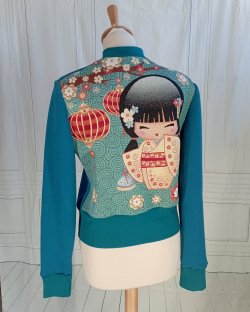 Blouson bomber Poupée Kokeshi Geisha bleu canard