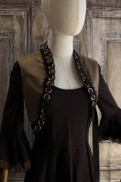 Boléro marron et noir en simili cuir