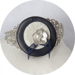 Bracelet rigide boutons bleu marine et argent