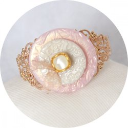 Bracelet rigide boutons rose crème et doré