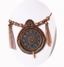 Collier steampunk tour de cou cadran de montre cuivre et en broderie de perles cuivreivre