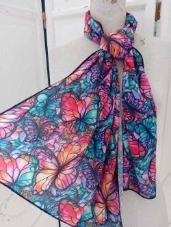 Foulard Papillon vitrail rose et bleu