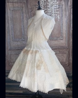 Jupe ample asymétrique en dentelle ancienne