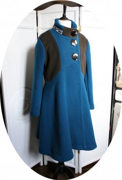 Manteau Spencer de forme trapèze en velours de laine bleu canard et motif renard roux