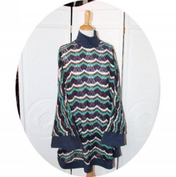 Poncho cape en maille coton ajourée bleu vert violet blanc motif vagues