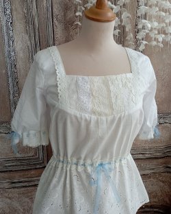 RESERVE - Blouse en dentelle et broderie anglaise vintage