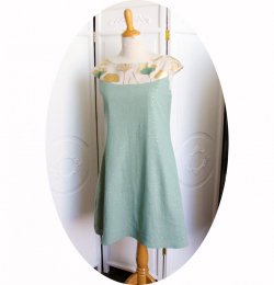 Robe courte trapeze sans manches en double gaze vert sauge