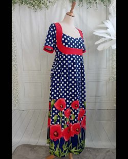 Robe taille Empire coquelicot rouge et jersey bleu à pois
