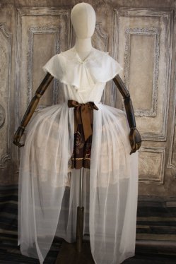 Sur Jupe à paniers en tulle ivoire et dentelle beige